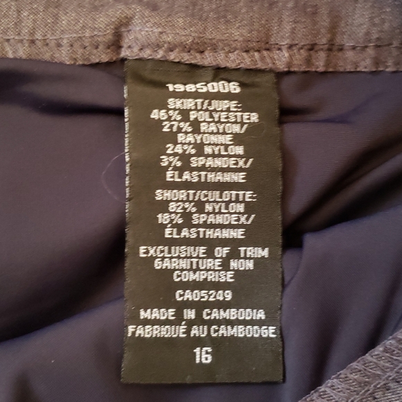 Gray Skirt (skort) Size 16 - Picture 6 of 6